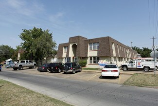 Plus de détails pour 1627 S 17th St, Chickasha, OK - Logement à vendre