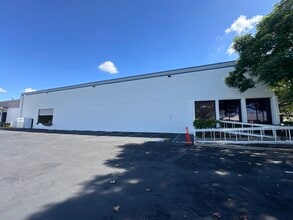 15120-15200 Marquardt Ave, Santa Fe Springs, CA à louer Photo de l’immeuble– Image 2 sur 11