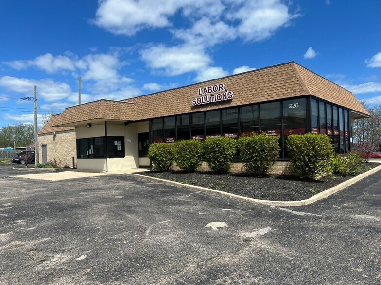 226 S Sheridan Rd, Waukegan, IL à vendre - Photo de l’immeuble – Image 1 sur 11
