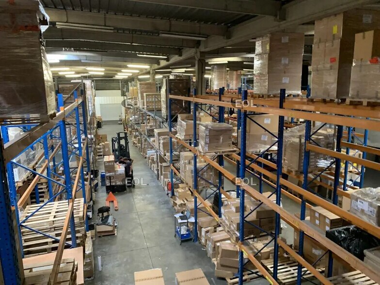 Industriel/Logistique dans Villeneuve-la-Garenne à louer - Photo de l’immeuble – Image 2 sur 4