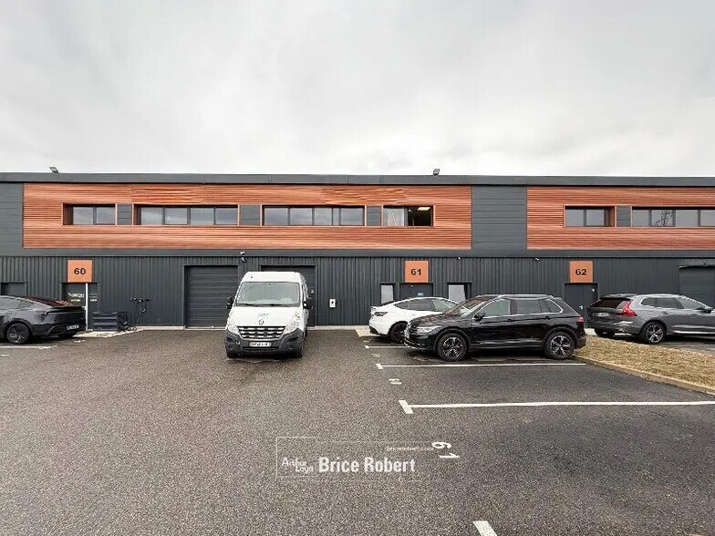 Local d'activités dans Vaulx-Milieu à vendre - Photo de l’immeuble – Image 1 sur 6