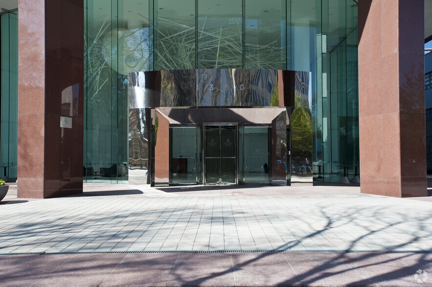 1360 Peachtree St NE, Atlanta, GA à louer - Photo de l’immeuble – Image 2 sur 21