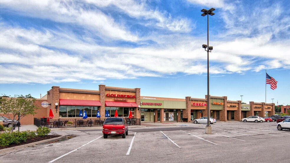13215-13483 W Center Rd, Omaha, NE à louer - Photo de l’immeuble – Image 1 sur 11