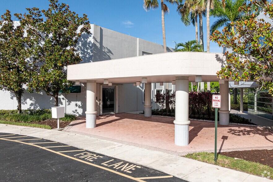 1485 N Park Dr, Weston, FL à vendre - Photo de l’immeuble – Image 2 sur 33