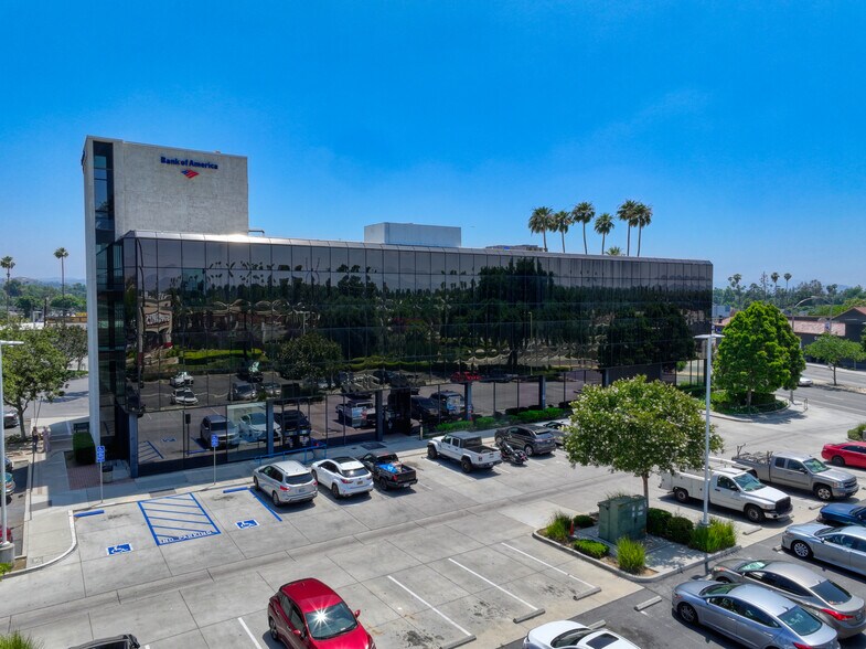 6370 Magnolia Ave, Riverside, CA à vendre - Photo de l’immeuble – Image 2 sur 9