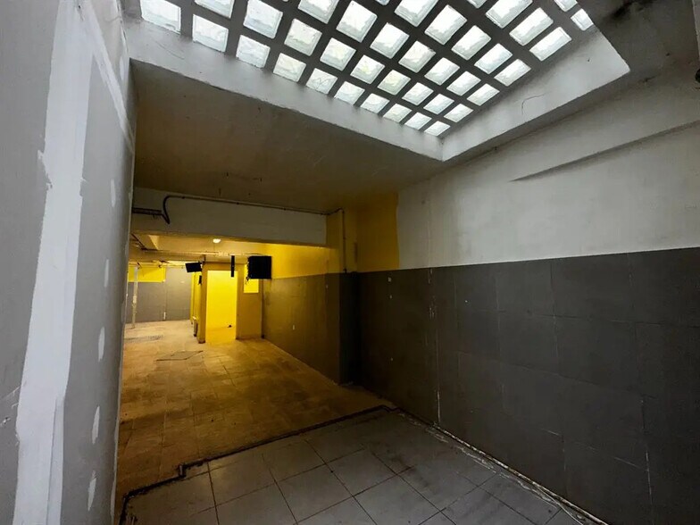 Local commercial dans Paris à louer - Photo de l’immeuble – Image 2 sur 7