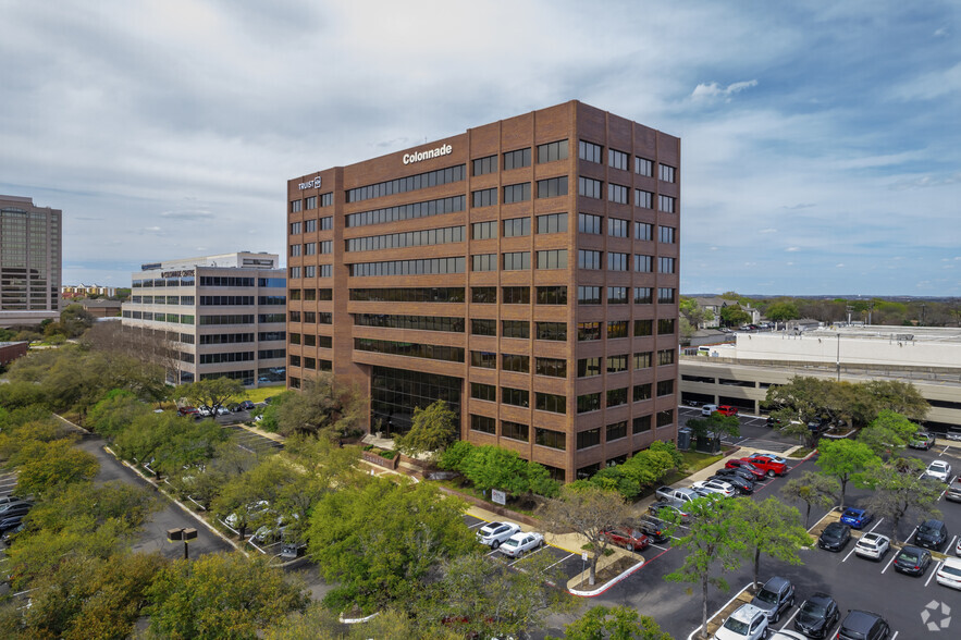 9901 W IH-10, San Antonio, TX à louer - Photo de l’immeuble – Image 3 sur 5