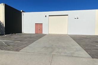 14909-14911 Calvert St, Van Nuys, CA à louer Photo de l’immeuble– Image 2 sur 6