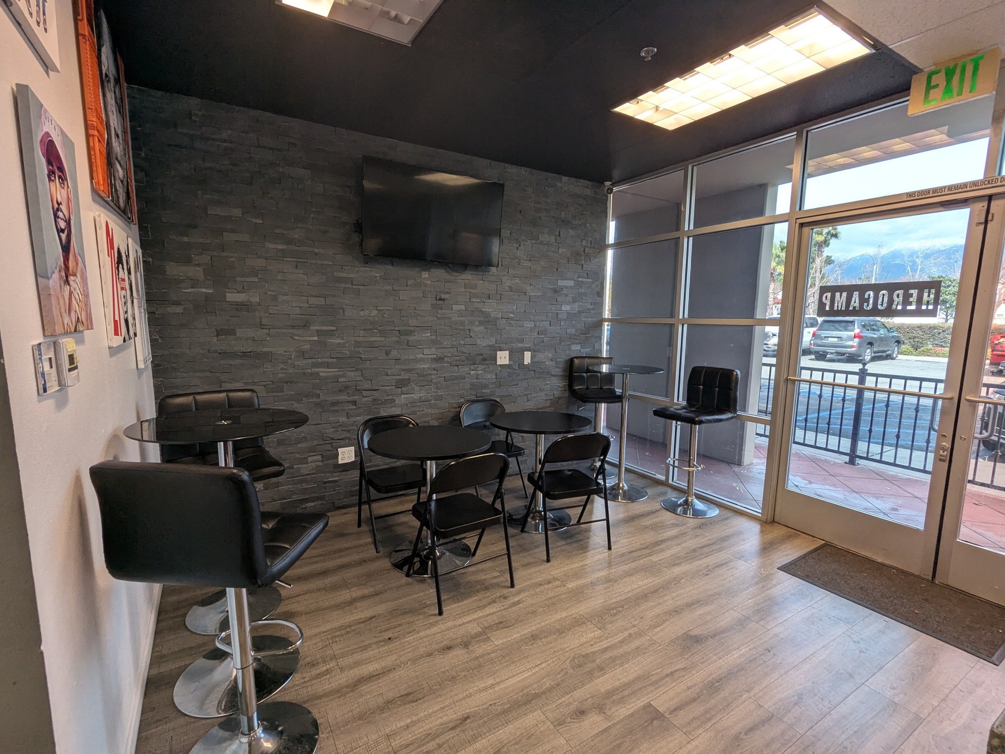 14189 Foothill Blvd, Fontana, CA à louer Photo intérieure– Image 1 sur 5