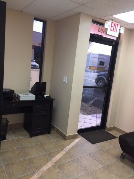 7525-7547 W 24th Ave, Hialeah, FL à louer - Photo intérieure – Image 2 sur 12