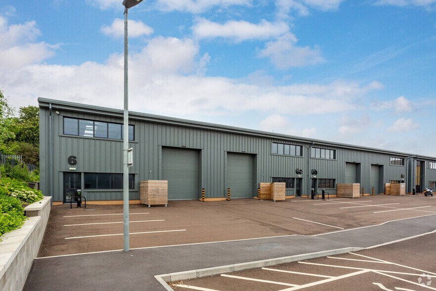 Park Ln, Corsham à louer - Photo de l’immeuble – Image 1 sur 4