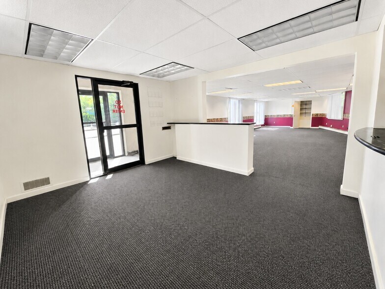 6 Daniel Webster Hwy, Nashua, NH à louer - Photo de l’immeuble – Image 3 sur 9