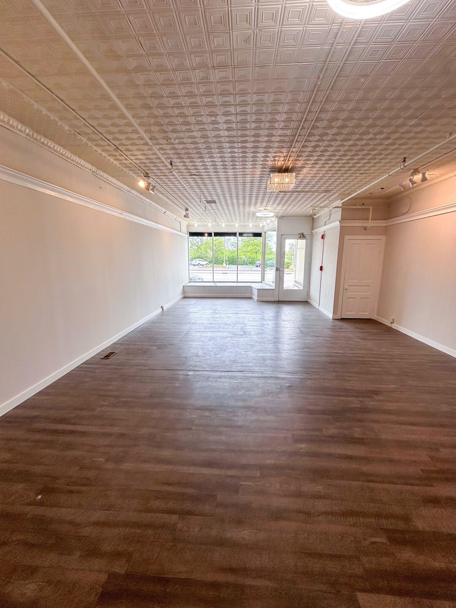141 S Batavia Ave, Batavia, IL à louer Photo intérieure– Image 1 sur 17