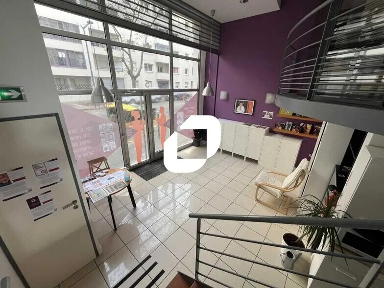 Bureau dans Lyon à vendre - Photo de l’immeuble – Image 3 sur 12