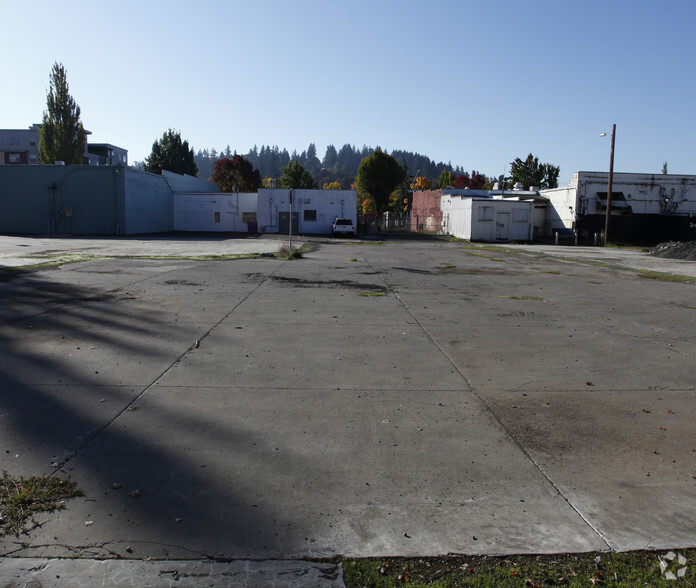 5th A St, Springfield, OR à louer - Photo de l’immeuble – Image 3 sur 3