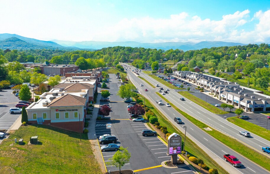 3555 Electric Rd, Roanoke, VA à louer - Photo de l’immeuble – Image 3 sur 25