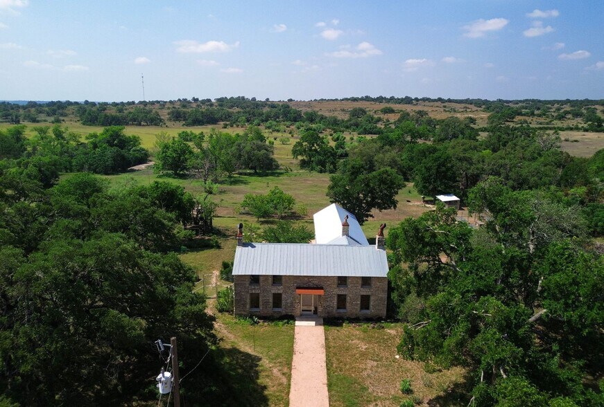 1037 Ranch 962 W rd, Round Mountain, TX à vendre - Photo de l’immeuble – Image 1 sur 40