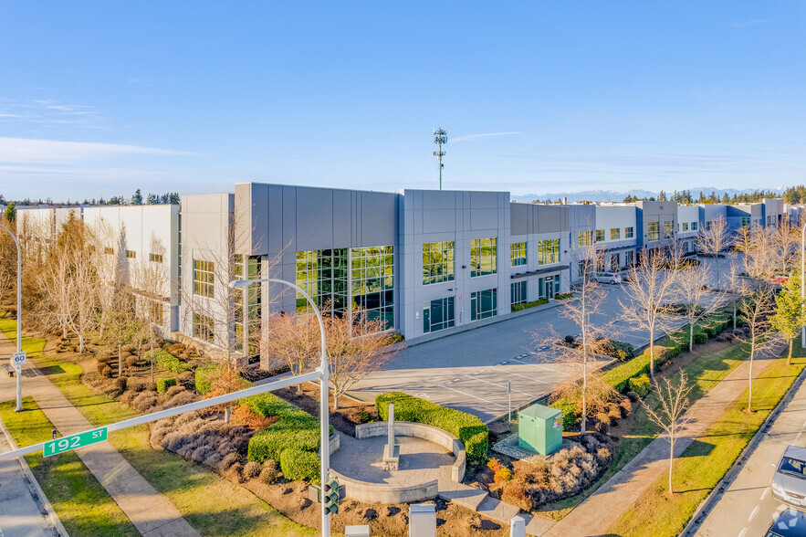 2455 192nd St, Surrey, BC à vendre - Photo principale – Image 1 sur 7