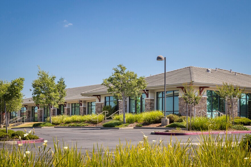 Sierra Vista Office Park portefeuille de 3 biens à vendre sur LoopNet.fr - Photo de l’immeuble – Image 3 sur 5