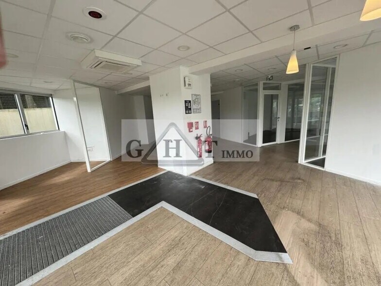 Local commercial dans Longjumeau à vendre - Photo intérieure – Image 3 sur 7