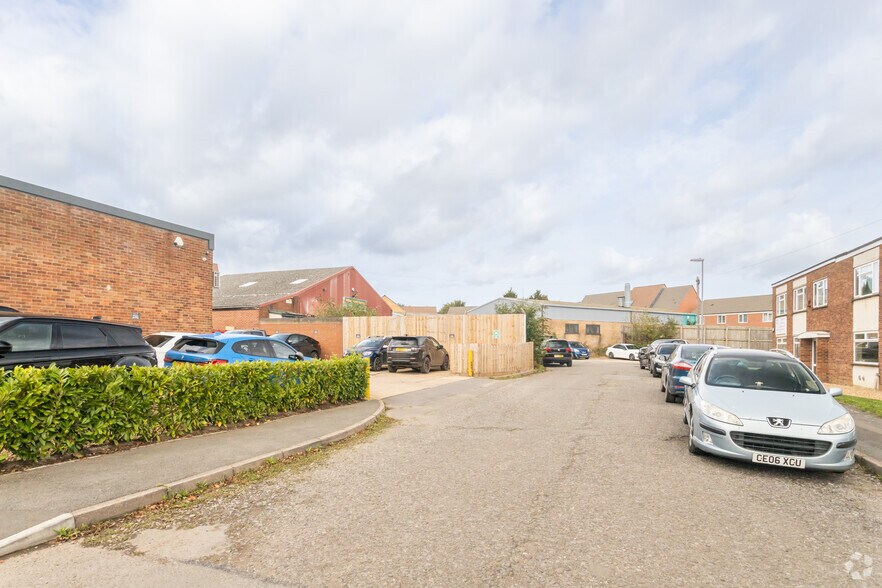 1-3 Willow Rd, Yaxley à vendre - Photo principale – Image 1 sur 1