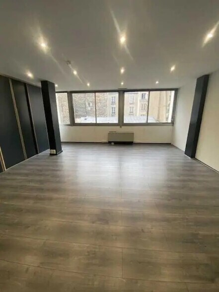 32 Rue De Paradis, Paris à louer - Photo de l’immeuble – Image 3 sur 3