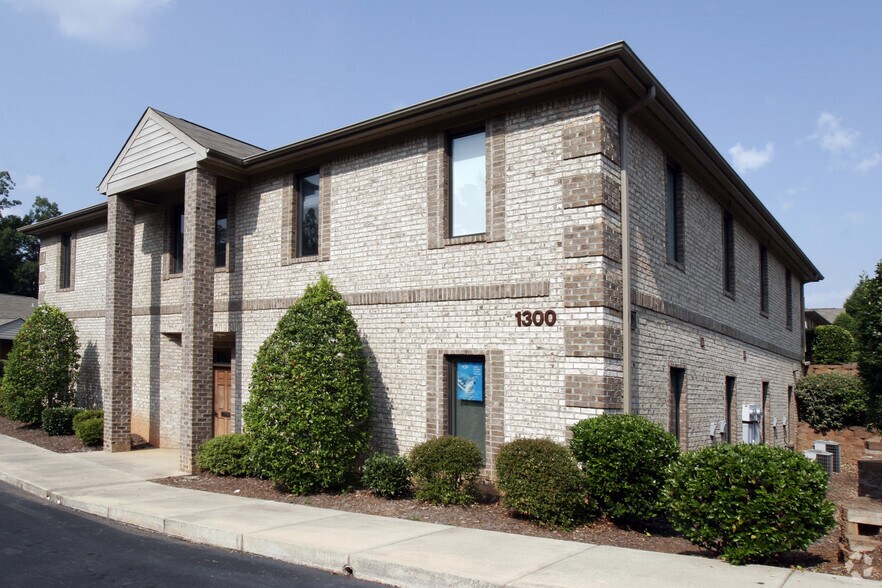 1300 SE Maynard Rd, Cary, NC à vendre - Photo de l’immeuble – Image 3 sur 5