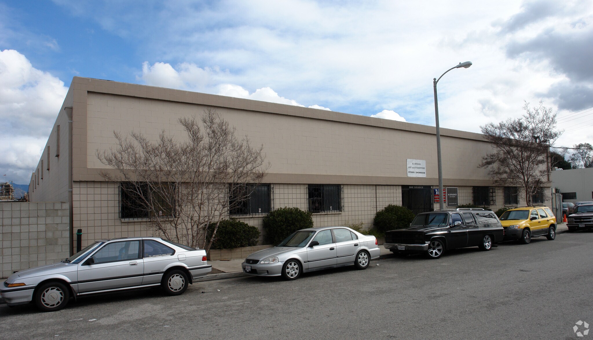 8640 Tamarack Ave, Sun Valley, CA à louer Photo principale– Image 1 sur 7