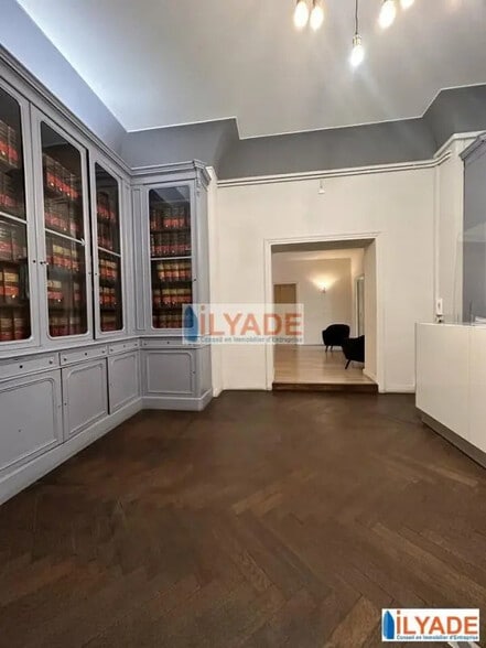 58 Voie La Canebiere, Marseille à louer - Photo de l’immeuble – Image 1 sur 4