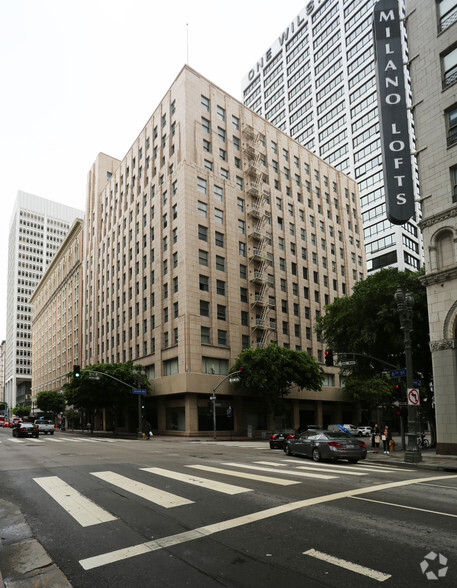 530 W 6th St, Los Angeles, CA à louer - Photo de l’immeuble – Image 3 sur 4