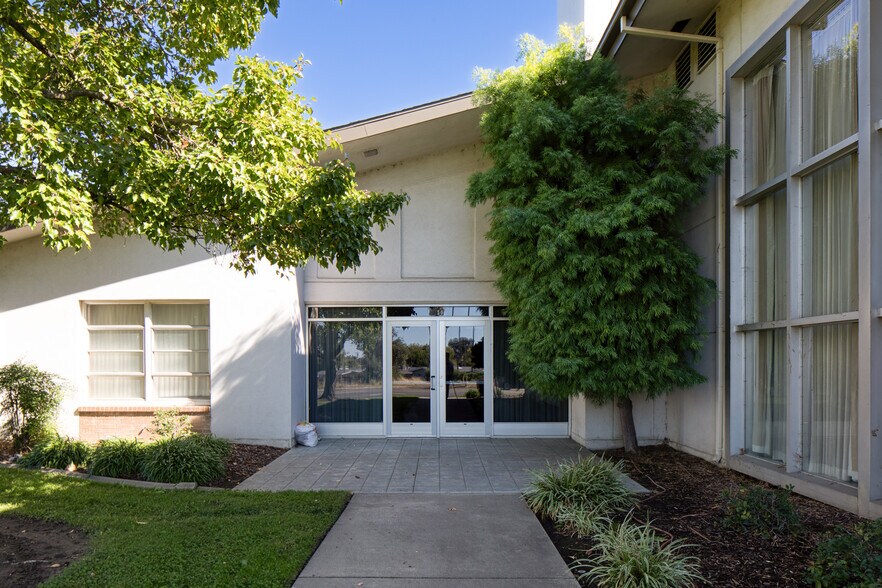 6450 Walerga Road rd, North Highlands, CA à vendre - Photo de l’immeuble – Image 2 sur 16