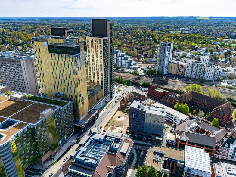 11-13 Victoria Way, Woking à vendre - Photo de l’immeuble – Image 3 sur 4