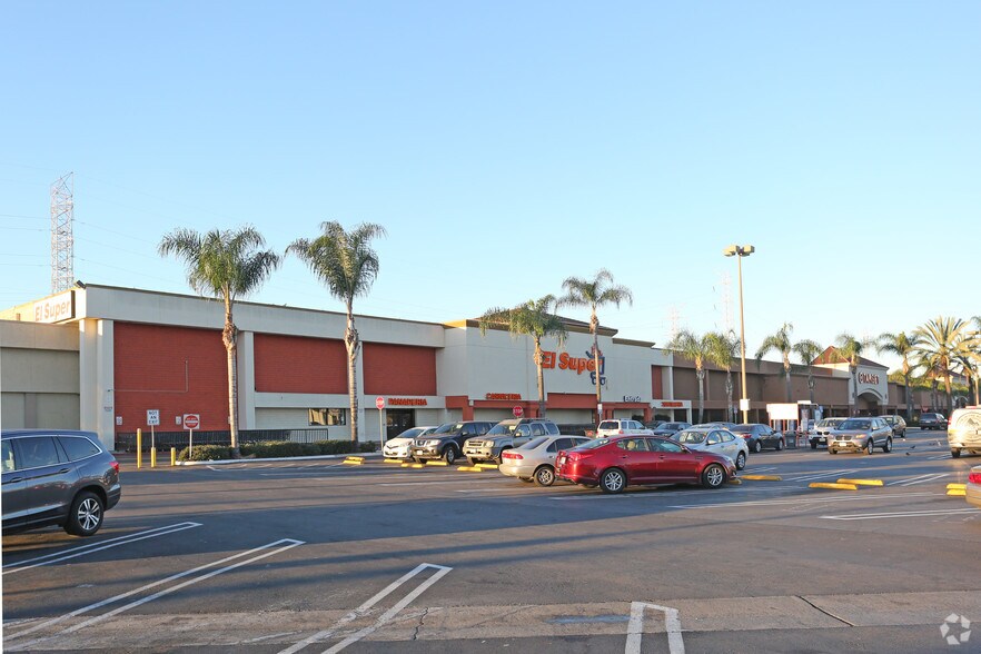 5700 Firestone Blvd, South Gate, CA à louer - Photo principale – Image 1 sur 6