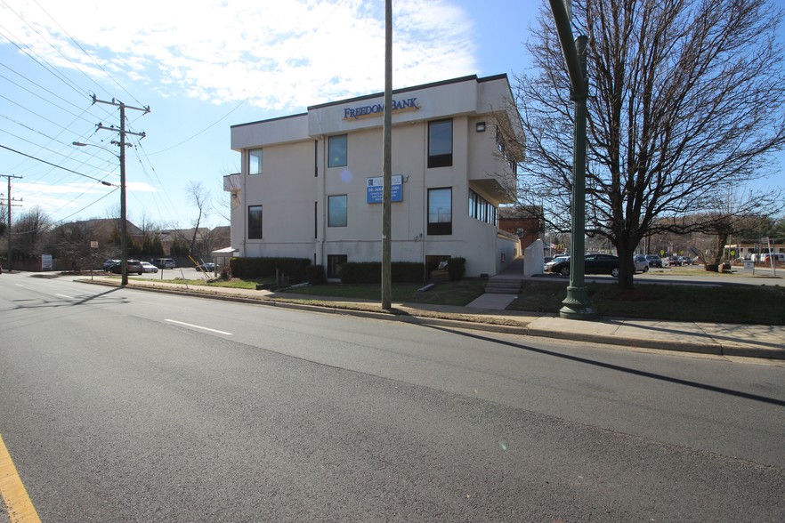 502 W Maple Ave, Vienna, VA à vendre - Photo de l’immeuble – Image 3 sur 19