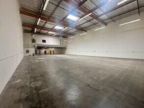 24922 Anza Dr, Valencia, CA à louer Photo intérieure– Image 1 sur 4