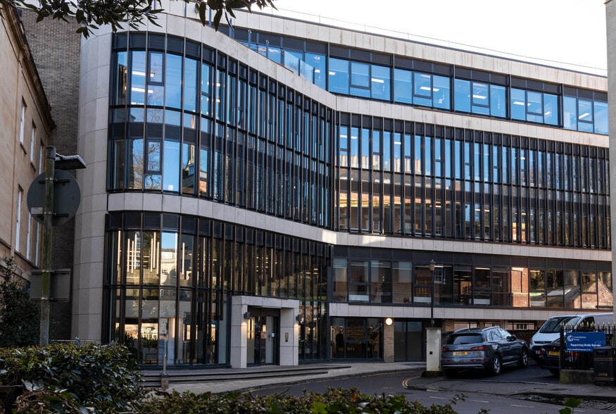 40 Berkeley Sq, Bristol à louer - Photo de l’immeuble – Image 1 sur 9
