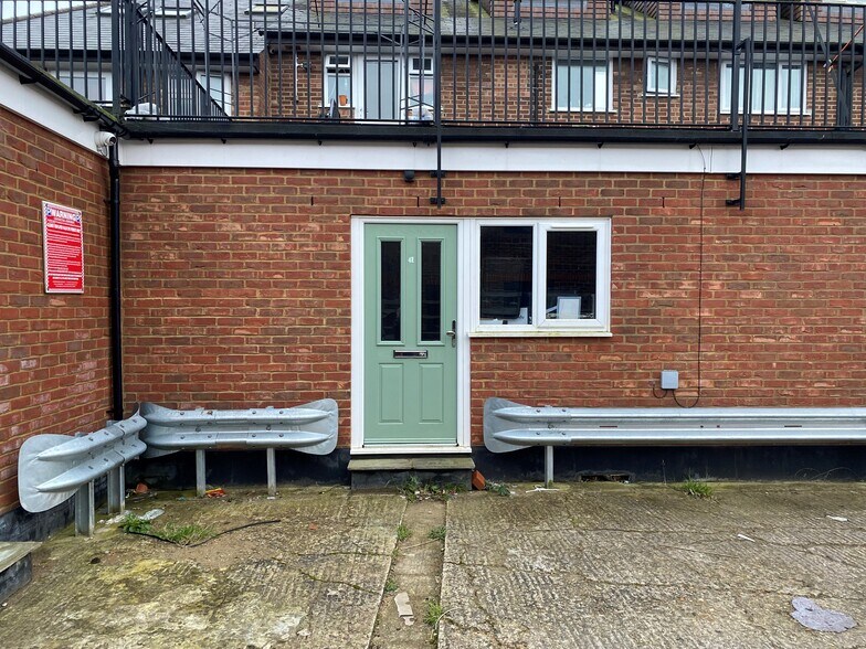 1-5 The Parade, Tadworth à vendre - Photo de l’immeuble – Image 1 sur 1