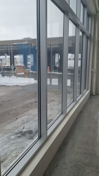 4360 Ch de la Côte-de-Liesse, Mt Royal, QC à louer - Vidéo sur l’annonce professionnelle – Image 2 sur 28