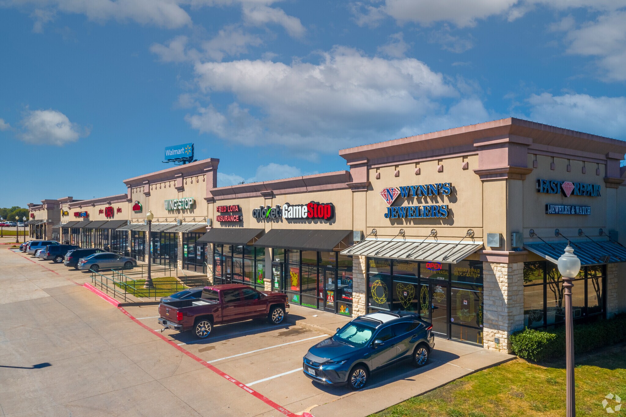 1012 E Ennis Ave, Ennis, TX à louer Photo de l’immeuble– Image 1 sur 6