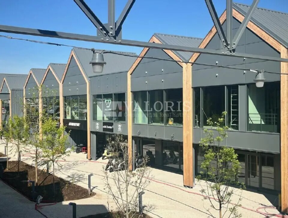 Local commercial dans Vénissieux à louer Photo de l’immeuble– Image 1 sur 8