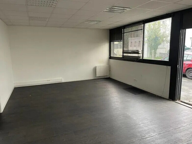 Local d’activités dans Talence à louer - Photo de l’immeuble – Image 3 sur 6