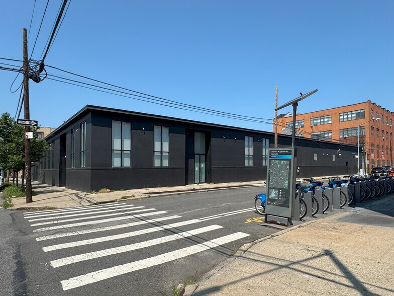 65-87 Porter Ave, Brooklyn, NY à louer - Photo de l’immeuble – Image 3 sur 4