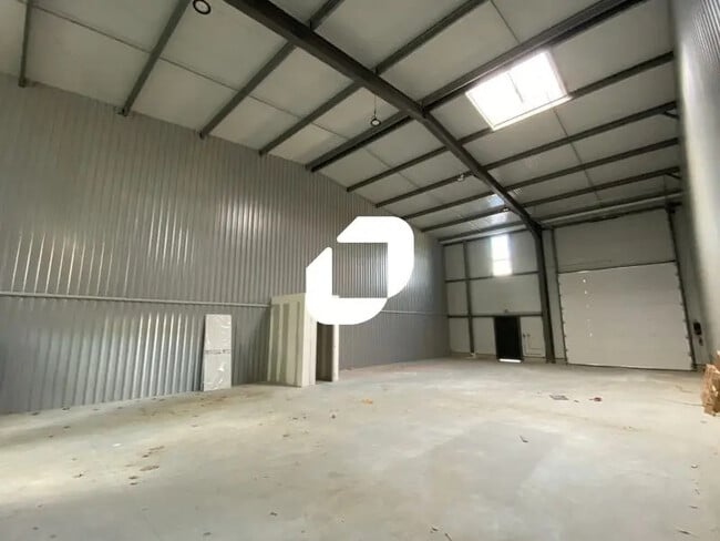 Plus de détails pour Bureau, Local d'activités à louer