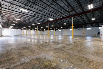 5280 NW 165th St, Hialeah, FL à louer Photo de l’immeuble– Image 2 sur 23