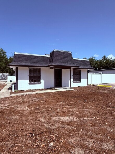 6807 Benjamin Rd, Tampa, FL à louer - Photo de l’immeuble – Image 2 sur 7
