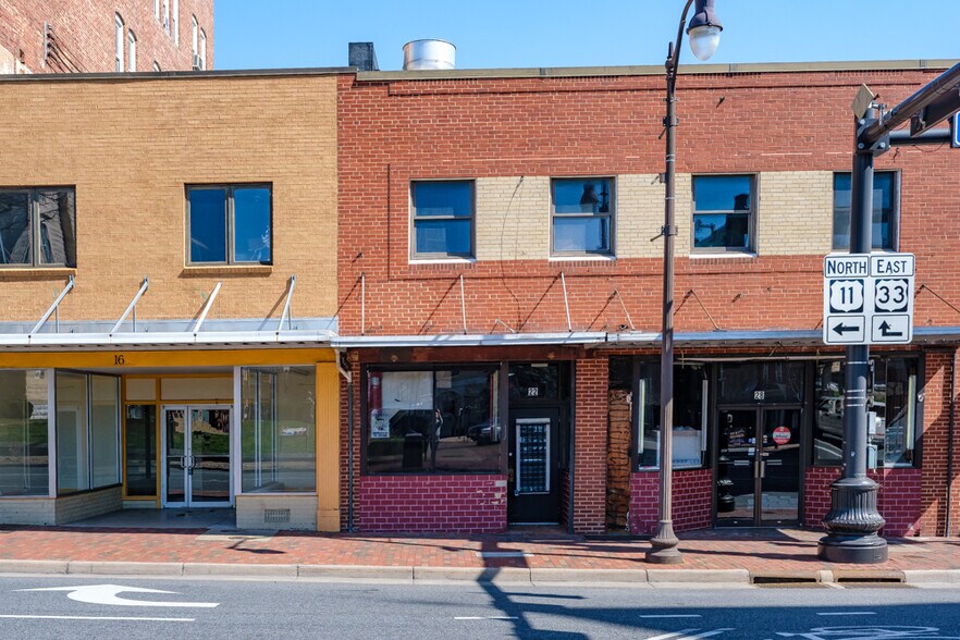 22 S Main St, Harrisonburg, VA à louer - Photo de l’immeuble – Image 1 sur 23