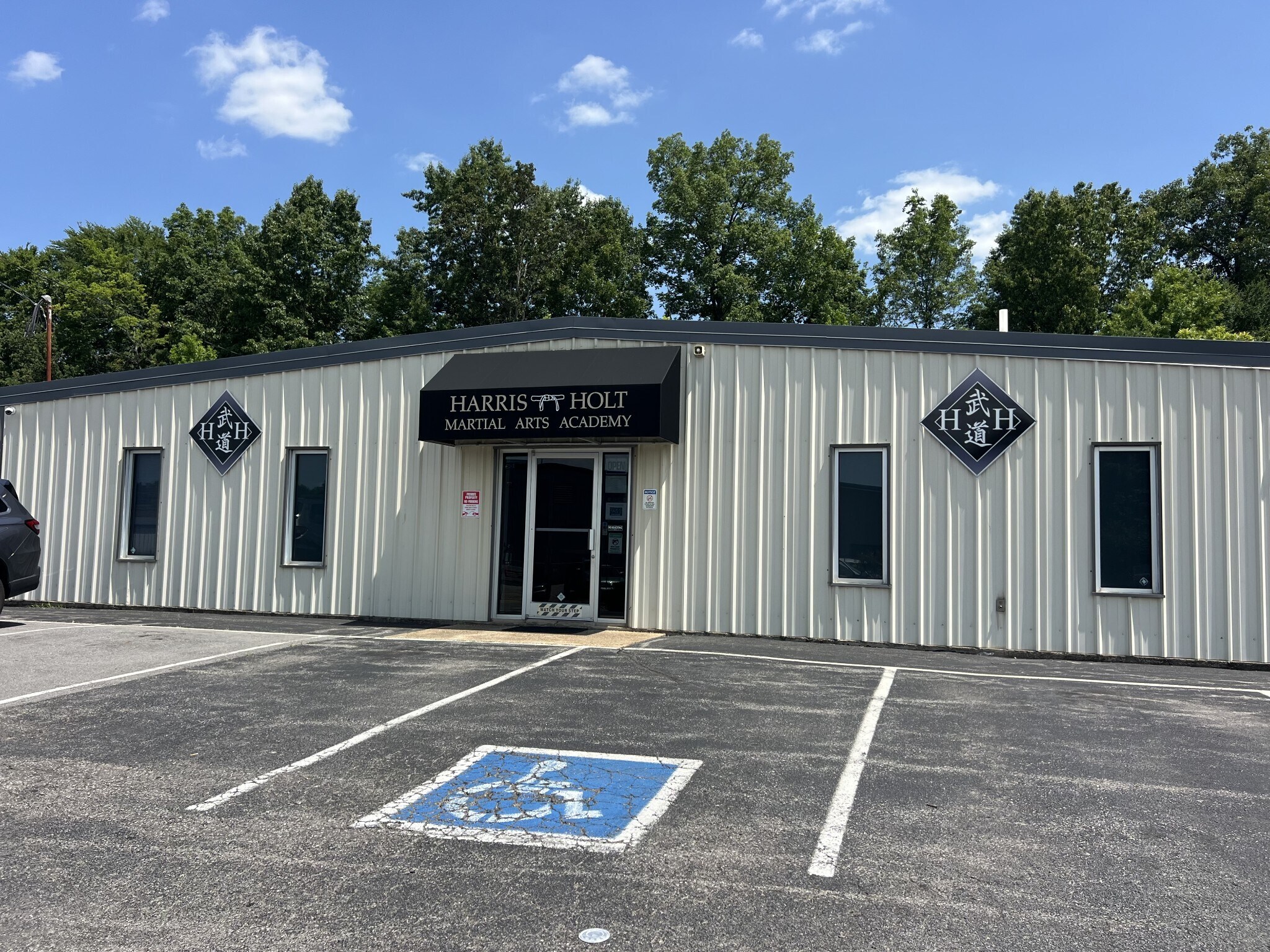 211 W Dunbar Cave Rd, Clarksville, TN à vendre Photo de l’immeuble– Image 1 sur 26