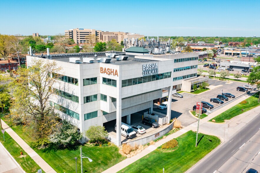 30701 Woodward Ave, Royal Oak, MI à louer - Photo de l’immeuble – Image 2 sur 16