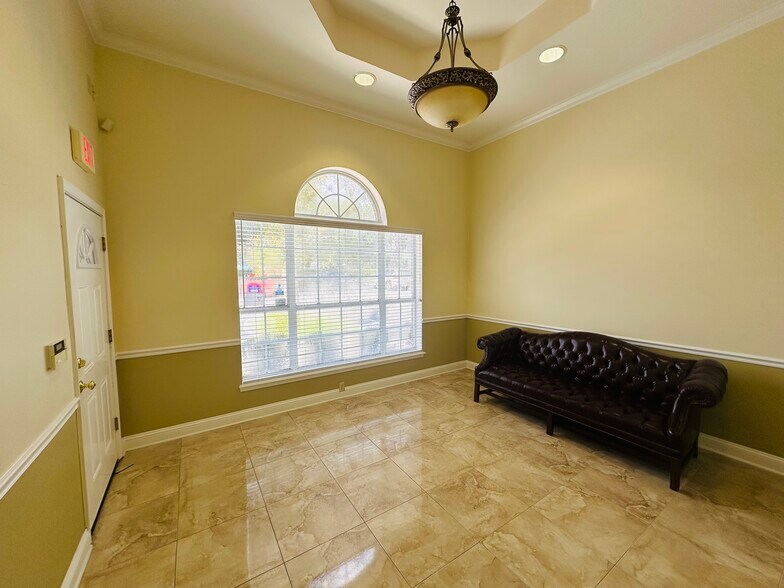 7545 Centurion Pky, Jacksonville, FL à louer - Photo de l’immeuble – Image 3 sur 13