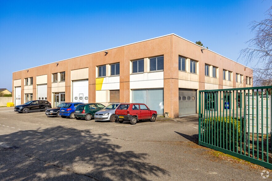 Local commercial dans Chassieu à louer - Photo principale – Image 1 sur 2